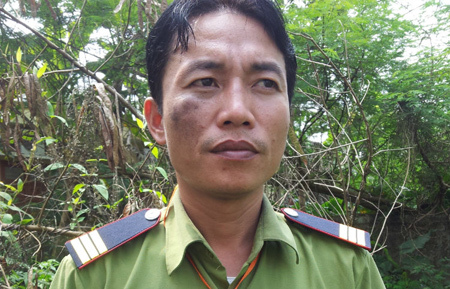 Xử lý dân lấn đất rừng, trưởng phòng bị đánh trọng thương